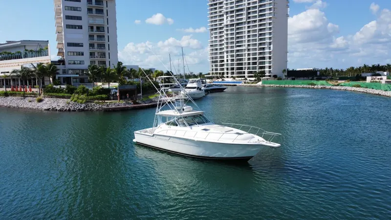 Hatteras 43, photo 1
